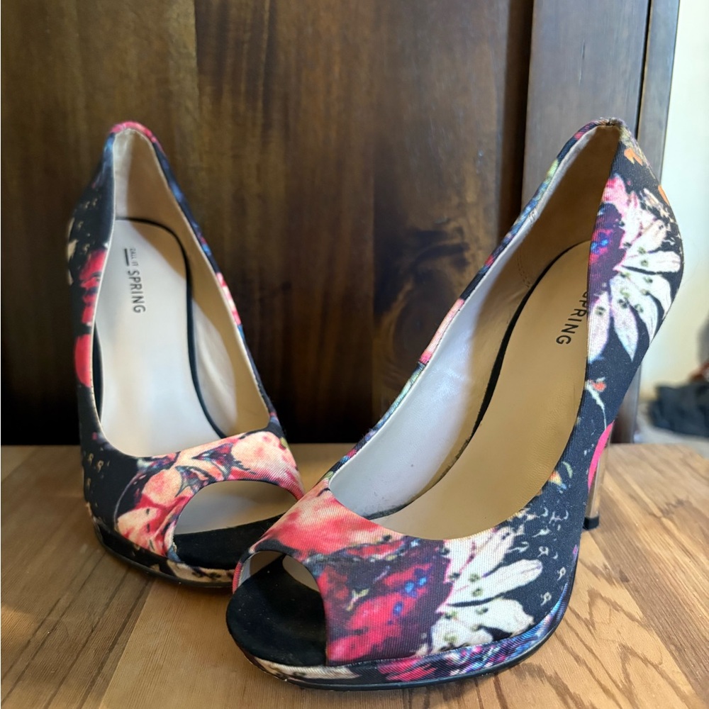 Floral Heels - Picture 5 of 6